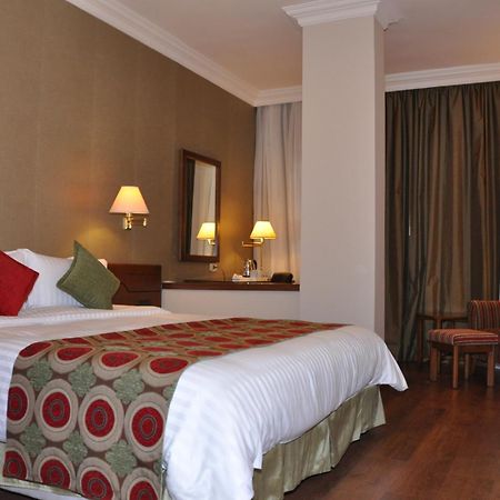 Orient Prince Hotel Beiroet Buitenkant foto