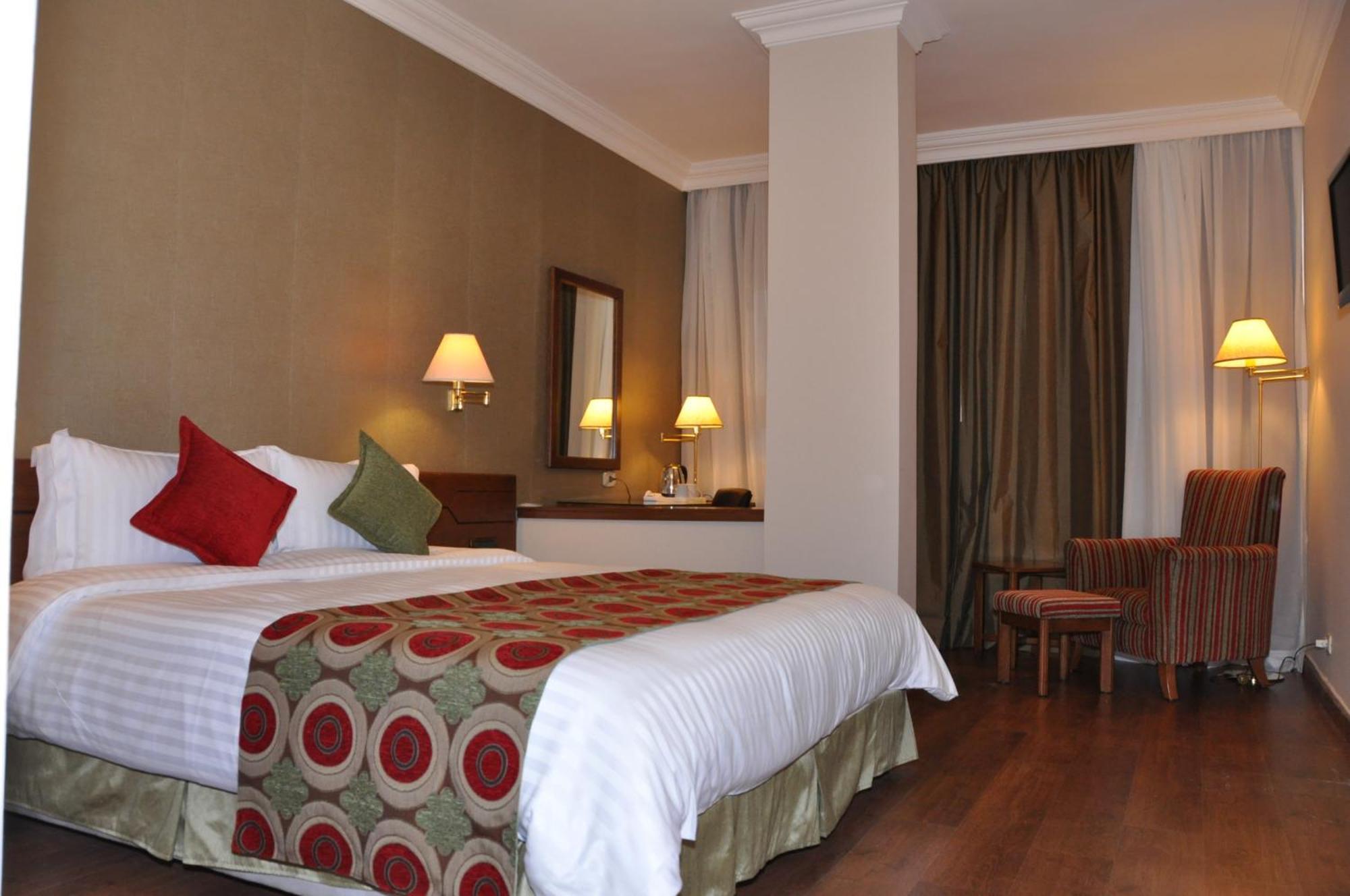 Orient Prince Hotel Beiroet Buitenkant foto