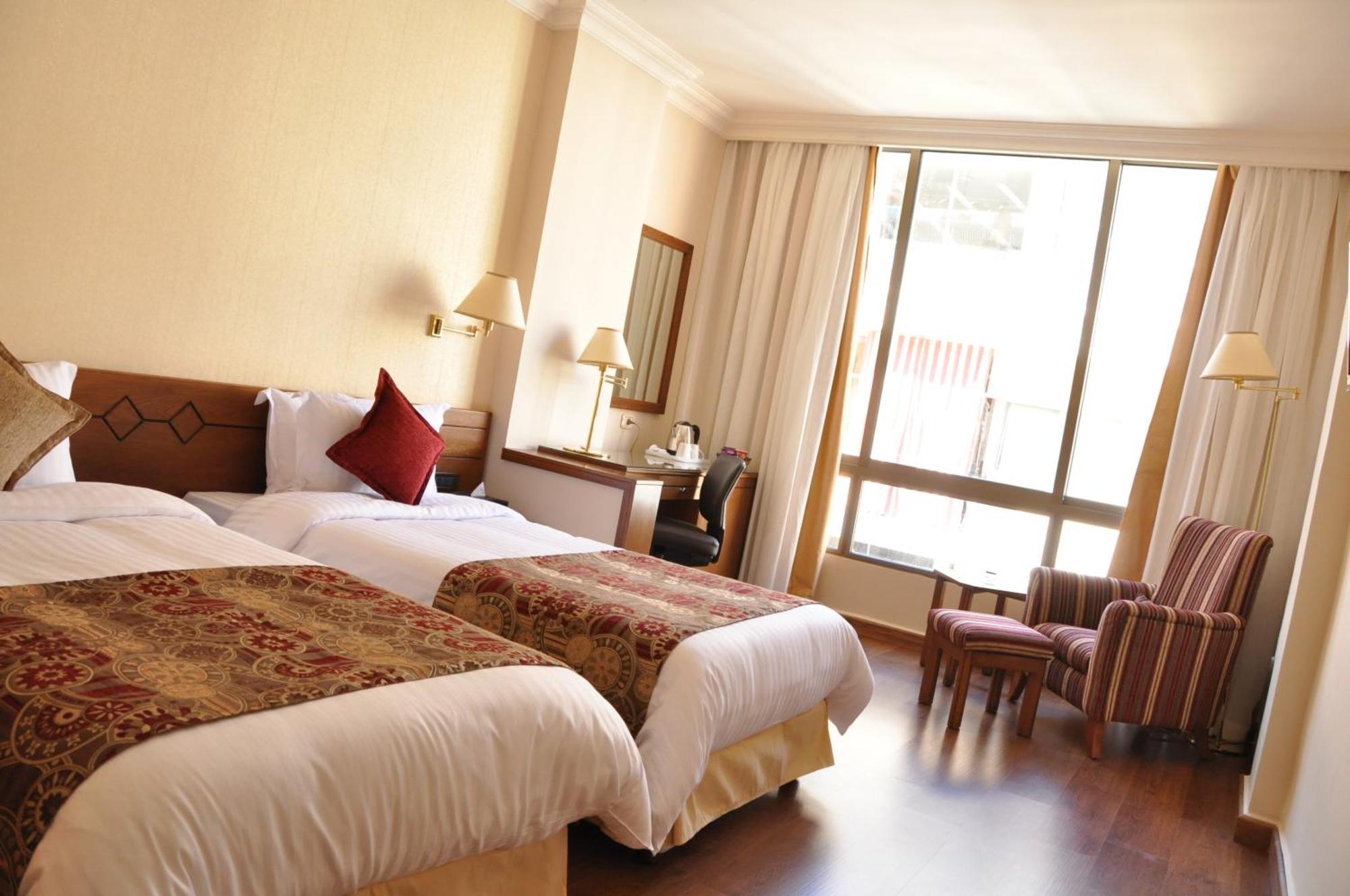 Orient Prince Hotel Beiroet Buitenkant foto