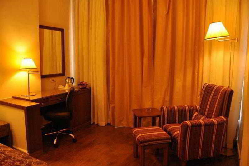Orient Prince Hotel Beiroet Buitenkant foto