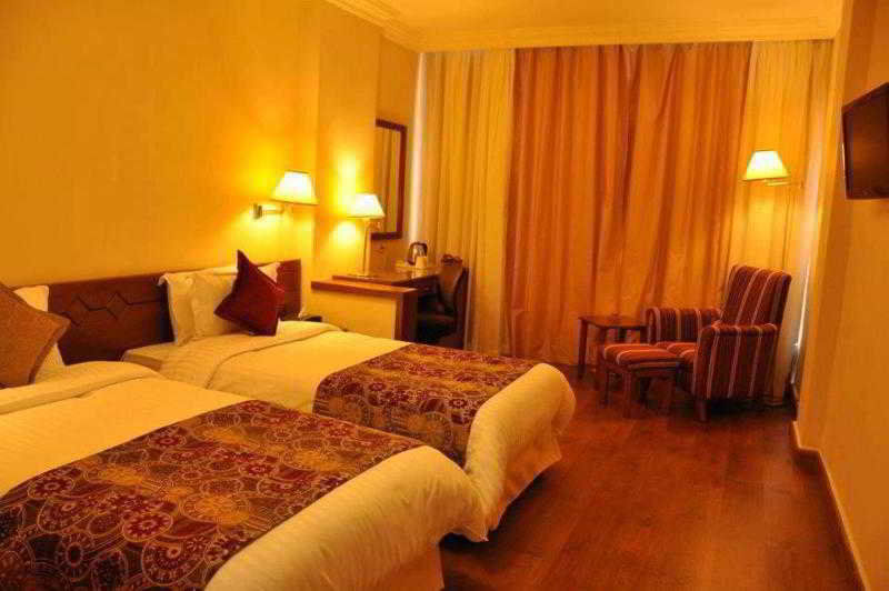Orient Prince Hotel Beiroet Buitenkant foto