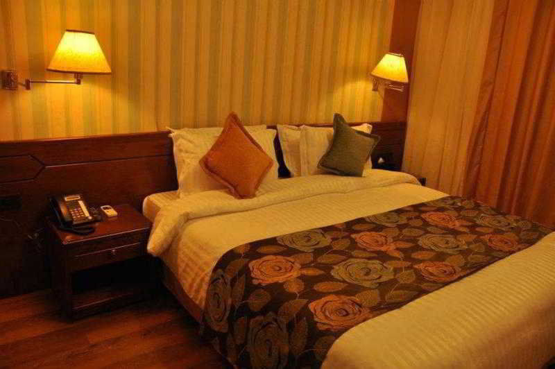 Orient Prince Hotel Beiroet Buitenkant foto