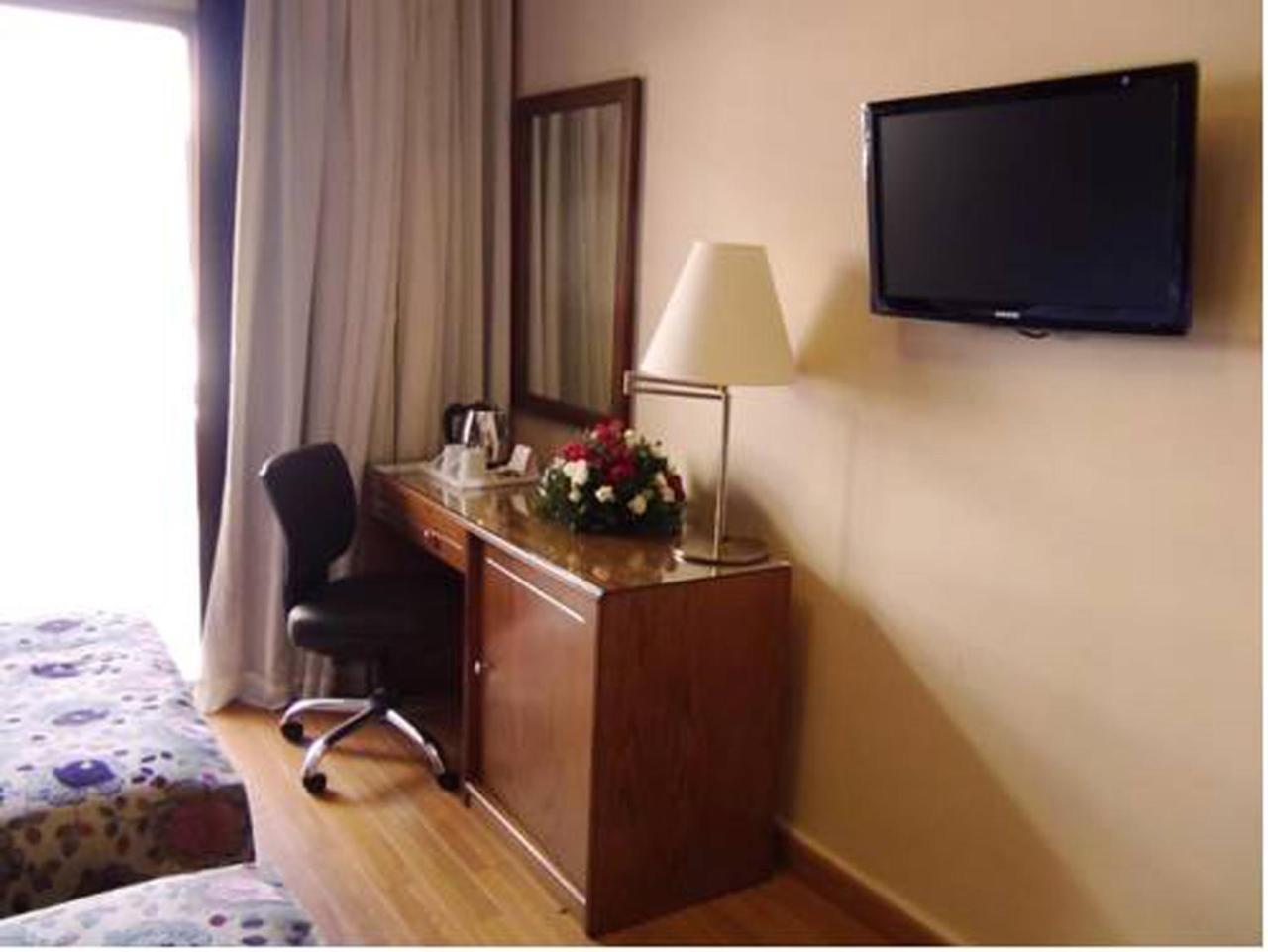 Orient Prince Hotel Beiroet Buitenkant foto