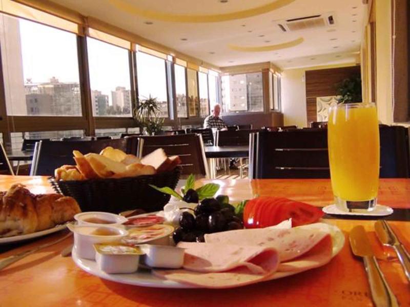 Orient Prince Hotel Beiroet Buitenkant foto