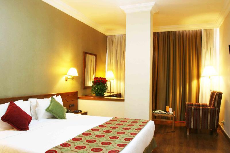 Orient Prince Hotel Beiroet Buitenkant foto
