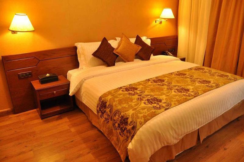 Orient Prince Hotel Beiroet Buitenkant foto